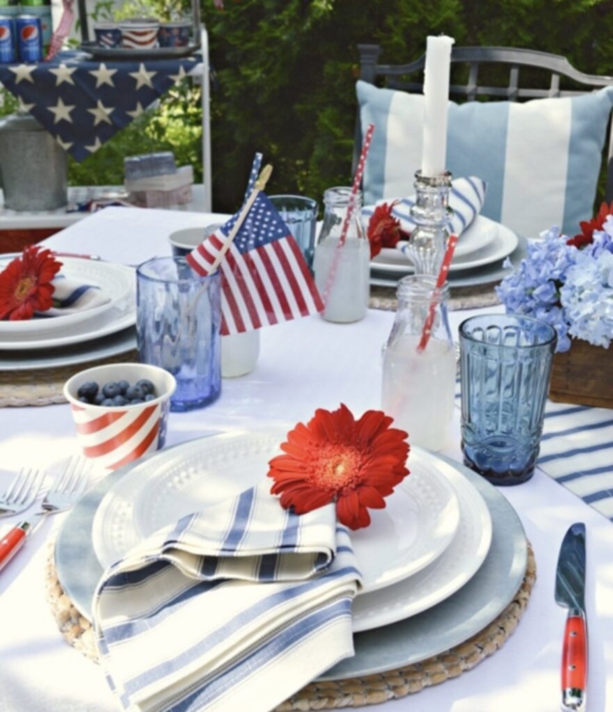 4th of july table with flowers