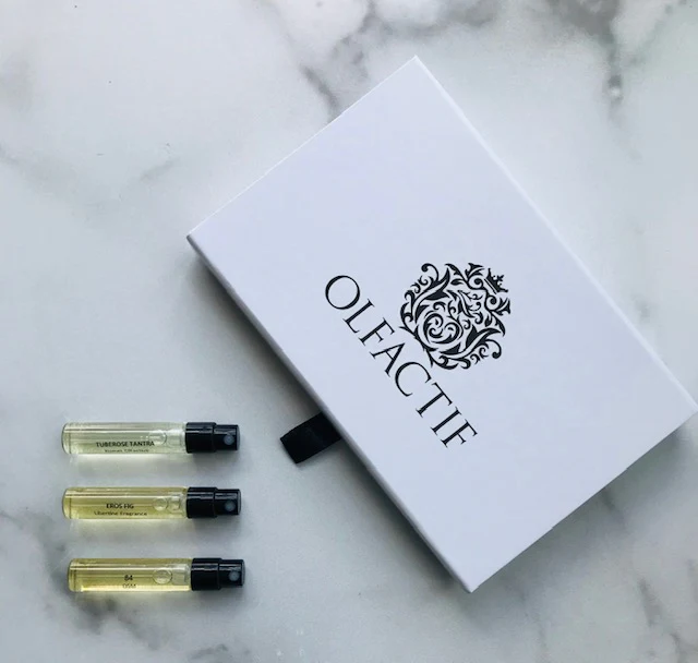 Monthly niche perfume subscription box by Olfactif