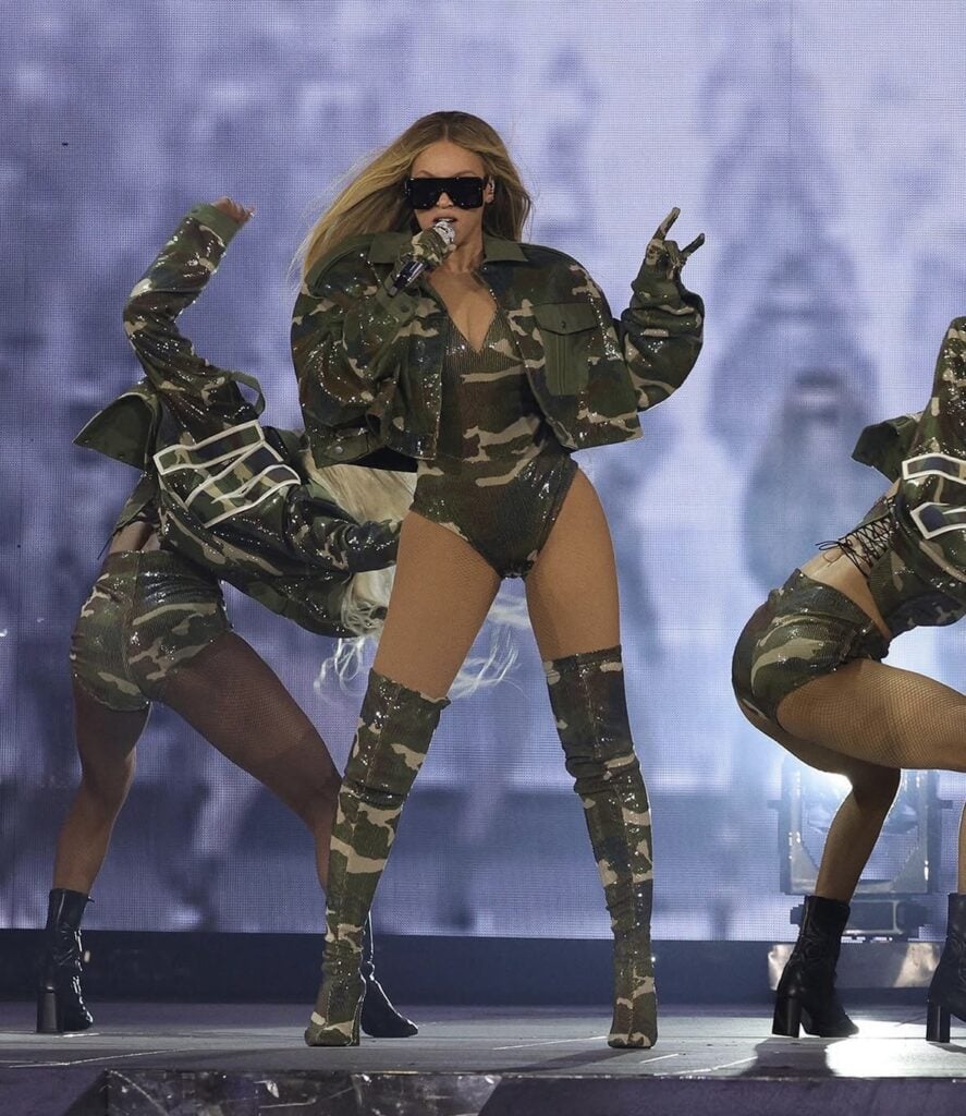 Beyoncé camouflage sequin costume—army-inspired concert outfit for Beyoncé Halloween costume, perfect for themed parties | Slowestuff.com