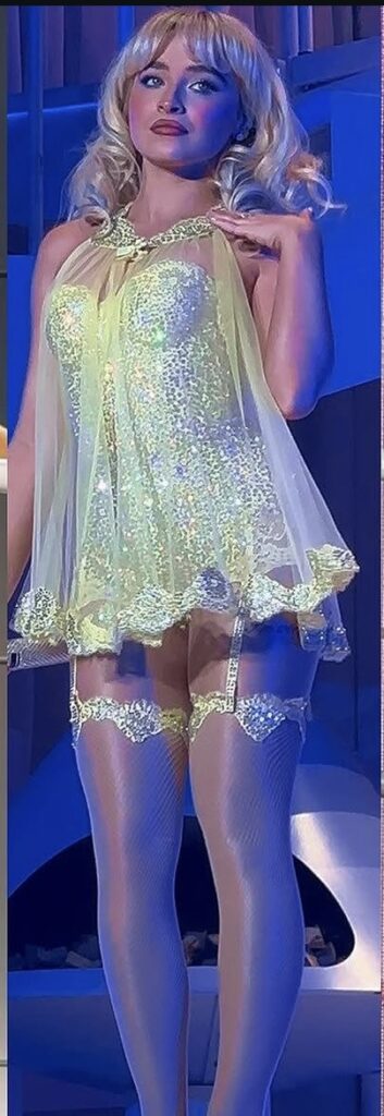 sabrina carpenter halloween costume