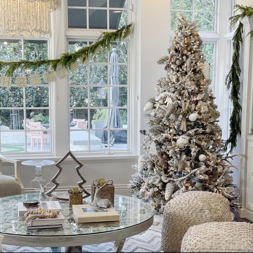 winter-wonderland-tree—flocked-branches—neutral-white-and-metallic—soft-glam-finish