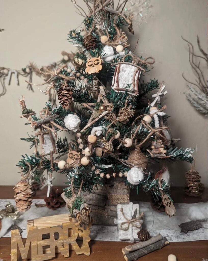 mini-tabletop-woodland-tree—twine-wrapped-branches—wood-slice-ornaments—bead-garlands—pinecones