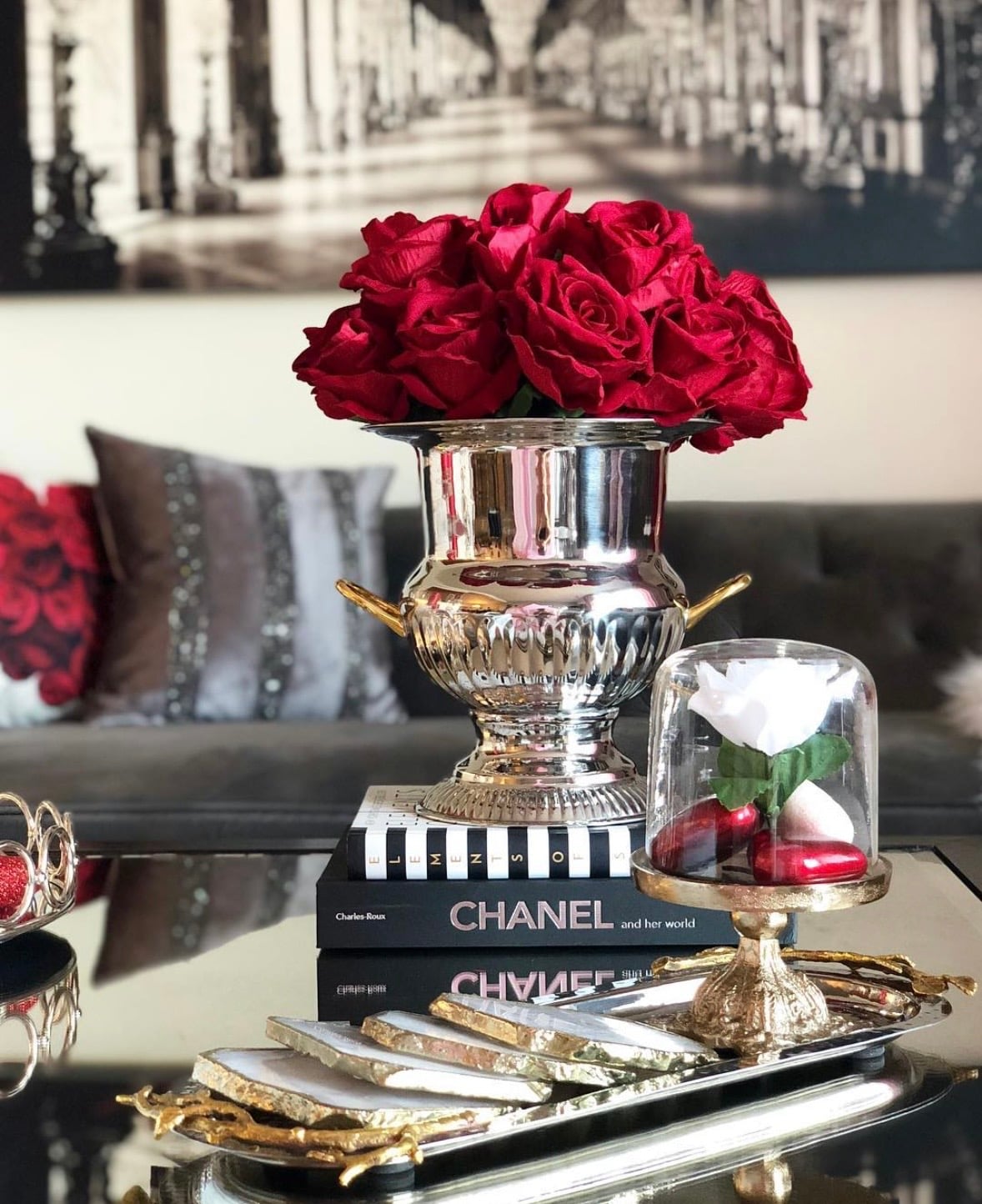 Classic red Valentine's Day home decorating inspiration