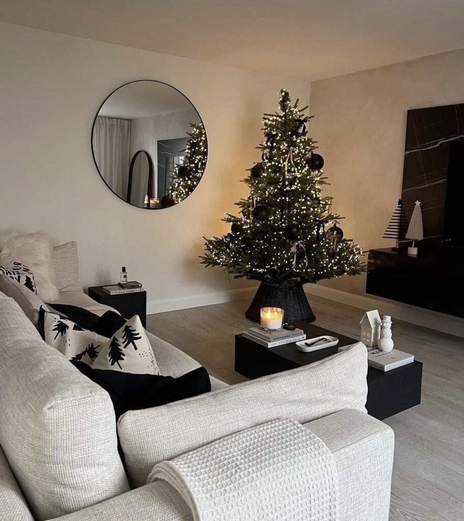 Minimalist black Christmas tree with simple dark decorations and a clean, modern holiday style.