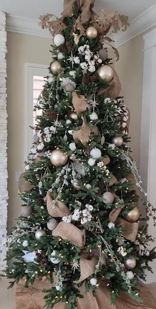 Neutral Christmas tree ideas featuring layered cream, brown, gold, green, and natural holiday decorations.