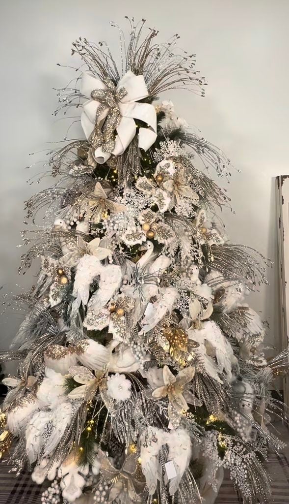 Neutral Christmas tree decorated with cream, champagne, gold, natural textures, ribbon, and layered ornaments.